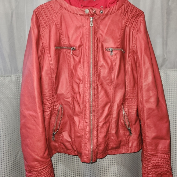 Red jacket - Picture 3 of 3